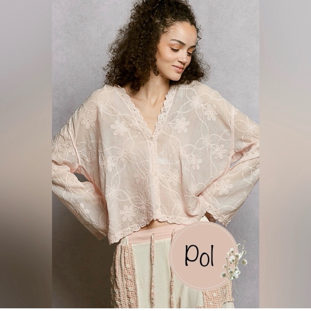 P2 POL new embroidered one size Soft pink button up top with hoodie boutique.